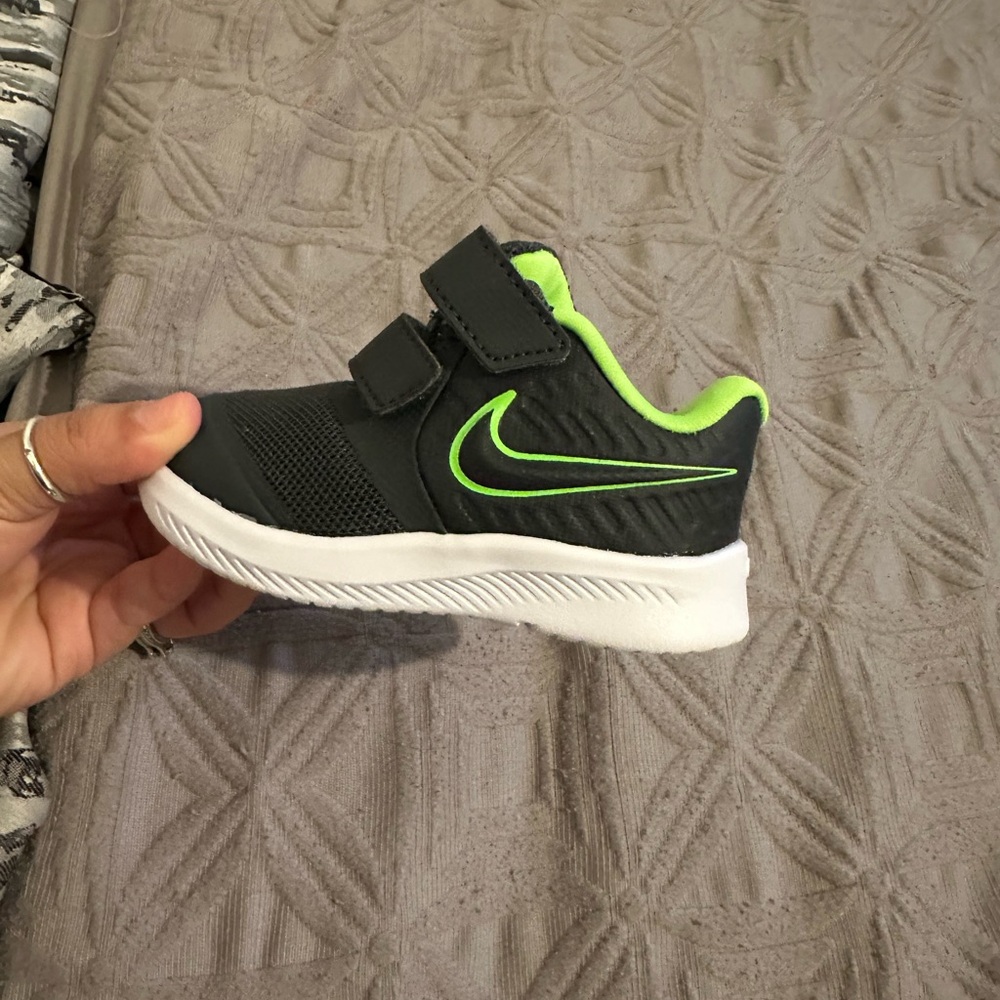 Nike Kids Black and Neon Green Sneakers